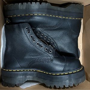 Women’s Size 8 Dr Marten Sinclair Boots Black